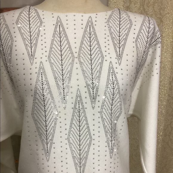 White sweater - Picture 2 of 3